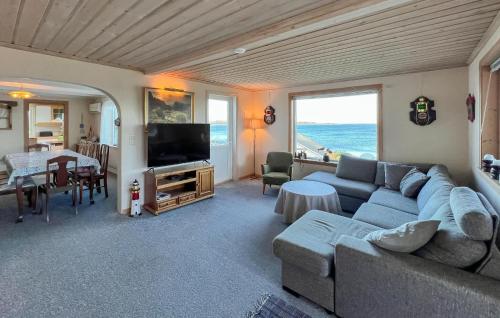 5 Bedroom Nice Home In Vanse in Borhaug