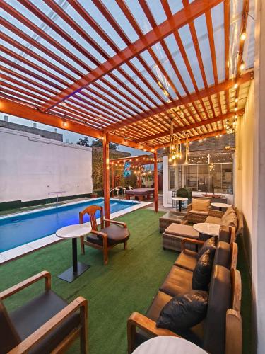 CASA HOSPEDAJE RICARDO PALMA con PISCINA in Lurigancho