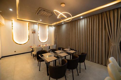 Restaurant, Vibe Hotel Alabang in Alabang