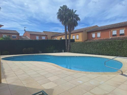 Valras-Plage : Duplex 2 Ch avec Piscine, Clim, Terrasse - FR-1-781-115