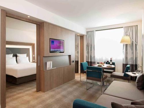 Novotel Fontainebleau Ury in Ury