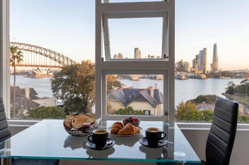 Sydney Opera and Harbour Bridge Spectacular Views in Mcmahons Point