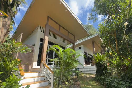 Beach Jungle Room Type - Deluxe Bungalow