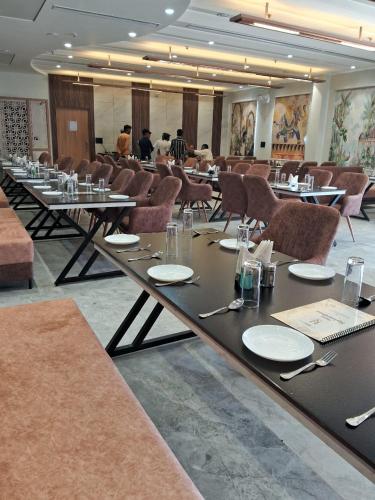 Ресторант, Hotel Shrivardhan in Suratgarh