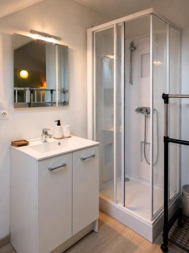 Zuhanyzó, Le Loft Dolois in Dole