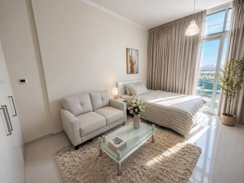 NamaStay- Premium Damac Hills Studio Retreat - image 4