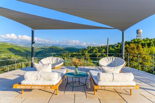 Varanda/terraço, Amani Luxury 4-Bedroom Villa & Pool in Batroun in Ghalboun