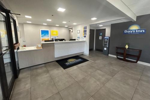 Lobby, Days Inn by Wyndham Atlanta Stone Mountain in Stone Mountain (GA)