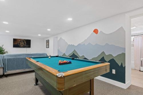 Erie Escape-Billiards Table- Skee-Ball- Hot Tub in Erie (CO)