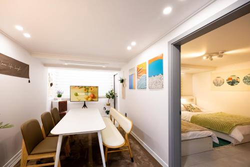 AnAn Stay - Amasa Station, Direct to Jamsil, KSPO Dome, Lotte World, Asan Medical Center, Han River Walk