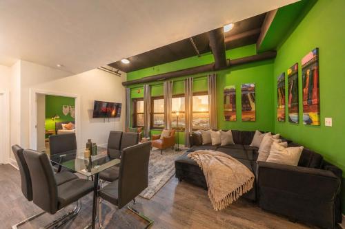 Modern 3BR in South Loop with Optional Parking and Gym Access Near McCormick Place, Chinatown and Soldier Field