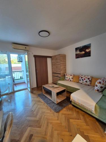 Nadja Apartment Bar - image 5