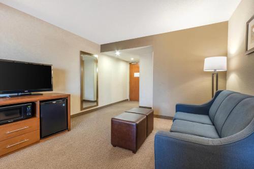 Comfort Inn & Suites Convention Center - image 34