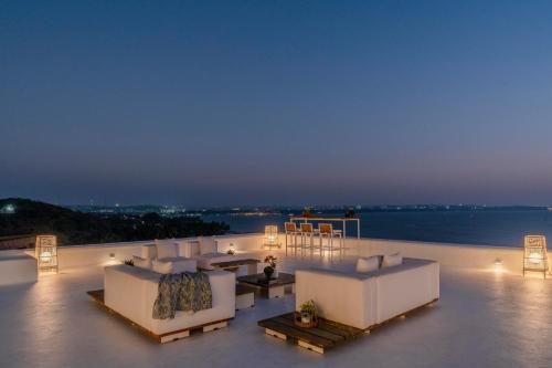 Staymaster Sea La Vie - Luxury 5br Private Villa With Sea View And Infinity Pool In Nerul - Goa