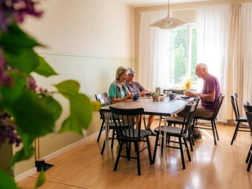 Ēdiens un dzērieni, Marinans Guesthouse in Navekvarn