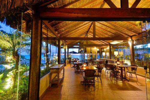 Restorāns, Chez Louise et Louis Pe na Areia in Sao Sebastiao (Sao Paulo)