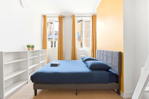 Central Paris 2-Bedroom Apartment with Netflix - image 6