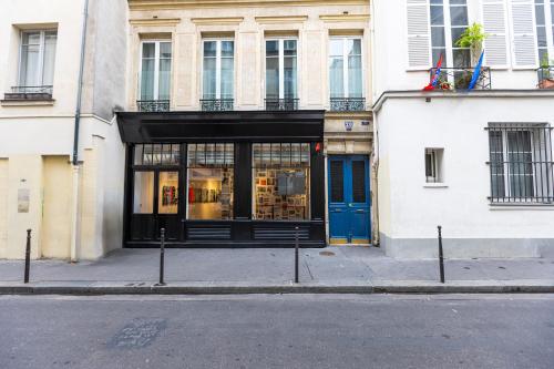 Central Paris 2-Bedroom Apartment with Netflix - image 5