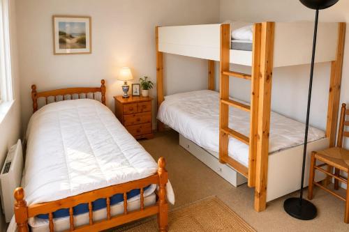 Sea & Pines Apt with Terrace - image 5