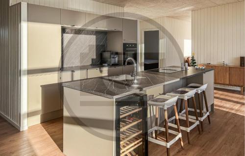 virtuve, Lovely Home In Roslev With House Sea View in Vester Gronning