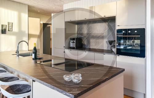 virtuve, Lovely Home In Roslev With House Sea View in Vester Gronning