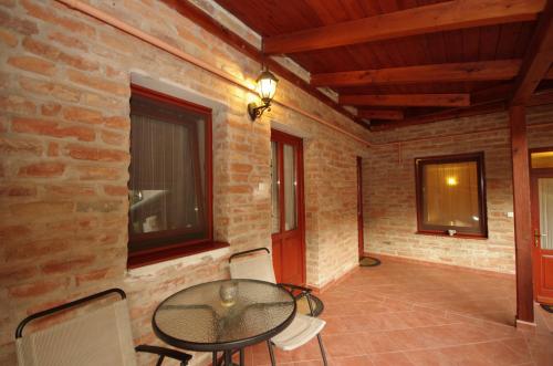 balkon/taras, Varázskő Apartman (Varazsko Apartman) in Gyula