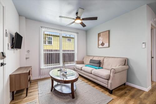 Cozy Apt Nr Beach & Pier 21 Yard BBQ Games WiFi – khách sạn tại Khac