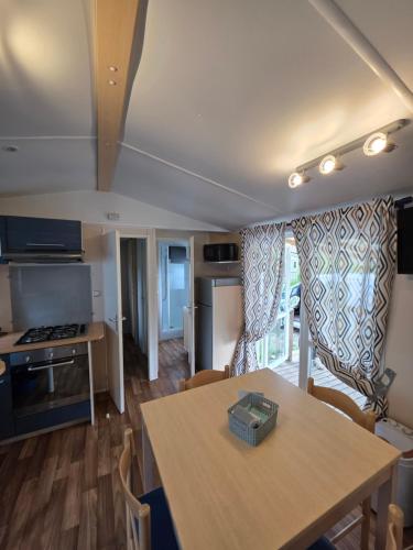 Séjour Normandie - Mobilhome premium 3ch-6p avec clim-TV-WiFi dans l'Eure - 417 (Sejour Normandie - Mobilhome premium 3ch-6p avec clim-TV-WiFi dans l'Eure - 417) in Anet