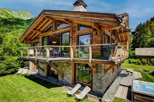 Chalet Black Stone