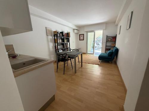 Appartement T2 dans luxueuse villa St Raphael proche des Golfs in Vallon de Coste