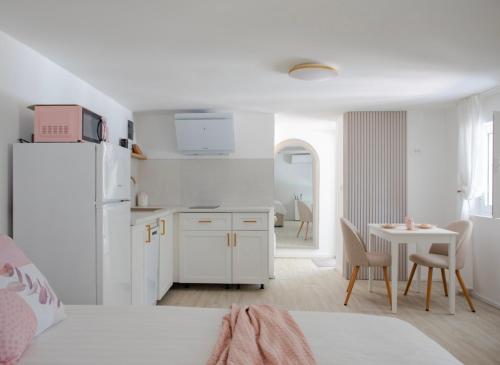 Blush & Gold Hideaway by Villa Prisca in Županići