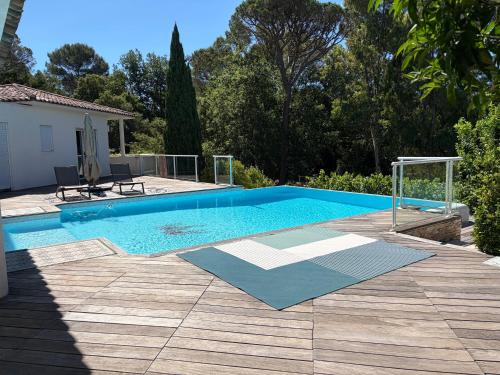 Appartement T2 dans luxueuse villa St Raphael proche des Golfs in Vallon de Coste