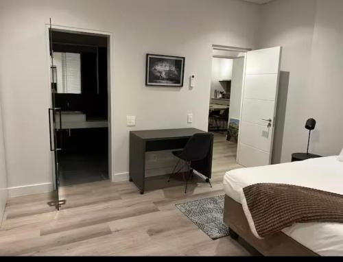Luxurious Holiday House with Private Pool- Cape Town City Centre - image 9