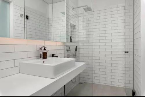 Luxurious Holiday House with Private Pool- Cape Town City Centre - image 2