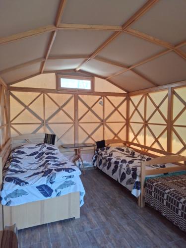 3 twin beds