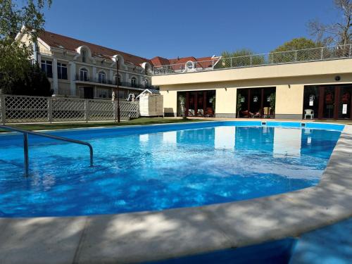 Piscină