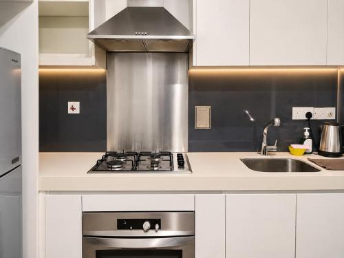 Near Pavilion Bukit Bintang Fairlane Residence Kuala Lumpur By Sunflower Suites - image 9