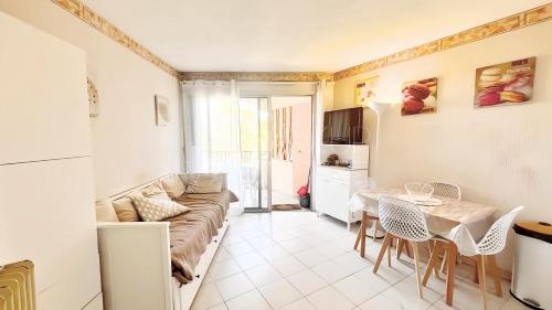 Oprema, Résidence avec piscines, les 3 Rivières - Palmazur Vacances (Residence avec piscines, les 3 Rivieres - Palmazur Vacances) in Mandelieu-la-Napoule Center