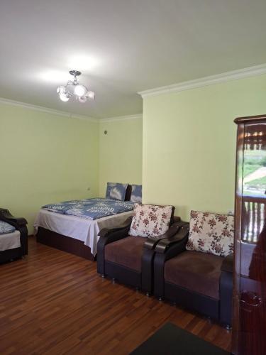 2 twin beds
