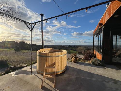 Holiday House with Panoramic View & Nordic Bath in Hautefort