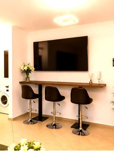 Glowe Sunny Coast Apartment - image 2