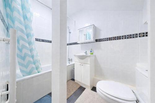 Discover this spacious living space Kings Cross - main image