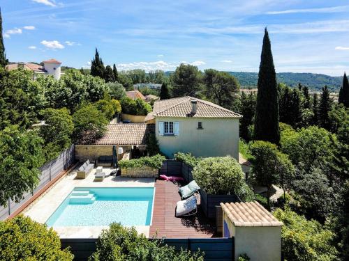 Elegant Villa with Heated Pool in Aix-en-Provence