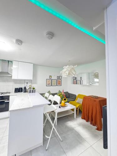 Central London rooms EC1V 3