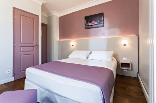 Modern Hotel - image 3