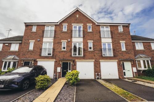 4-Bedroom Family Home in Mickleover - Private Driveway - Spacious Garden - Derby