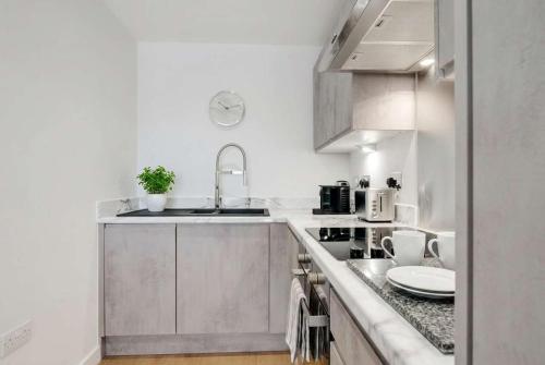 Beautiful 2 Bed Apartment in a Converted Mill, Leeds (Foto 3)