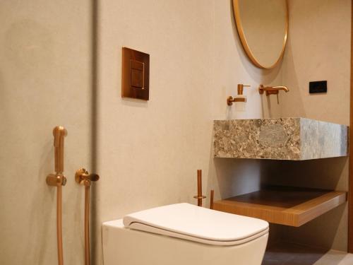Greg Hotel - image 5