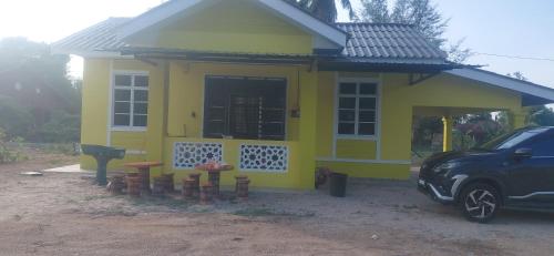 Rumah Kuning Homestay - Pasir Putih Rumah Kuning Homestay - Pasir Putih