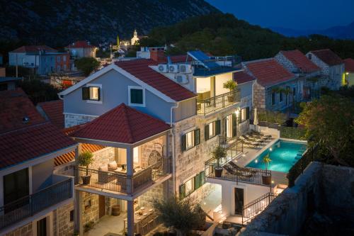 外觀, Villa Miravalle - private heated pool, jacuzzi, sauna, private garage parking in 奧斯特維卡